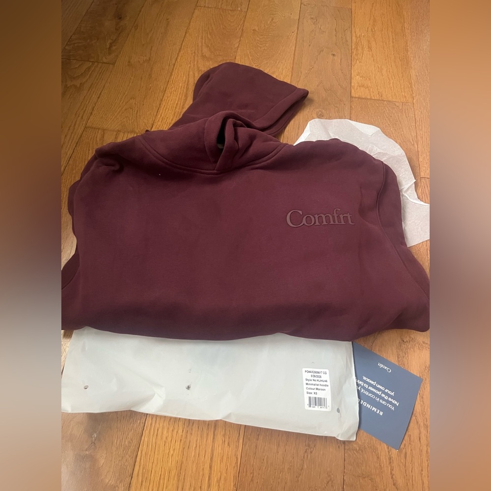 Comfrt Maroon Minimalist Hoodie xs unisex